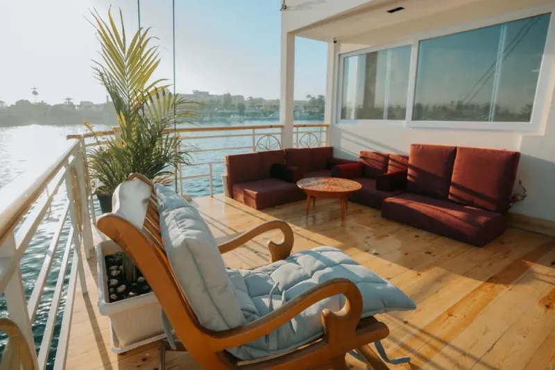 Terrazza sundeck Dahabeya Nilo Azahar con vista panoramica