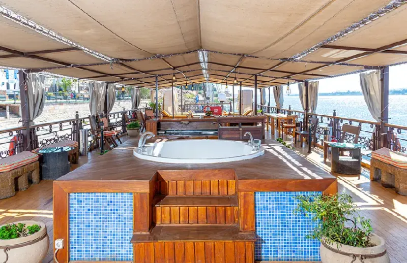 Sundeck della Sonesta Dahabeya Amirat 