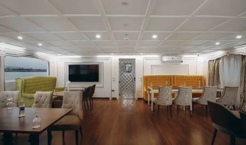 Ristorante a bordo della Dahabeya La Rose sul Nilo