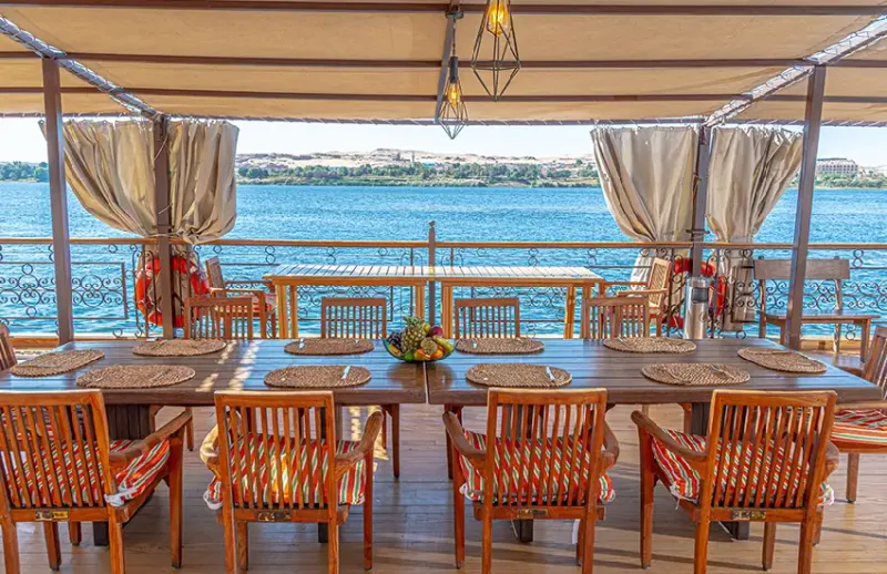 Lounge sul Nilo in Dahabeya Sonesta Amirat 