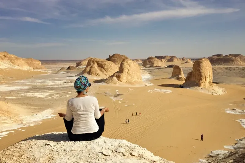 Tour Egitto Deserto Bianco, Nero, Oasi Bahariya e Piramidi in 5 Giorni
