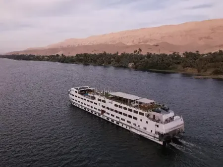 Vista panoramica di una crociera sul Nilo tra Luxor e Assuan